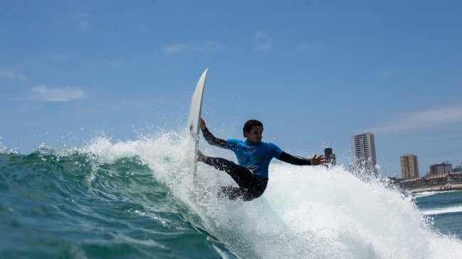  Iquique: Sexto encuentro semillero de surfistas eligió a los campeones  