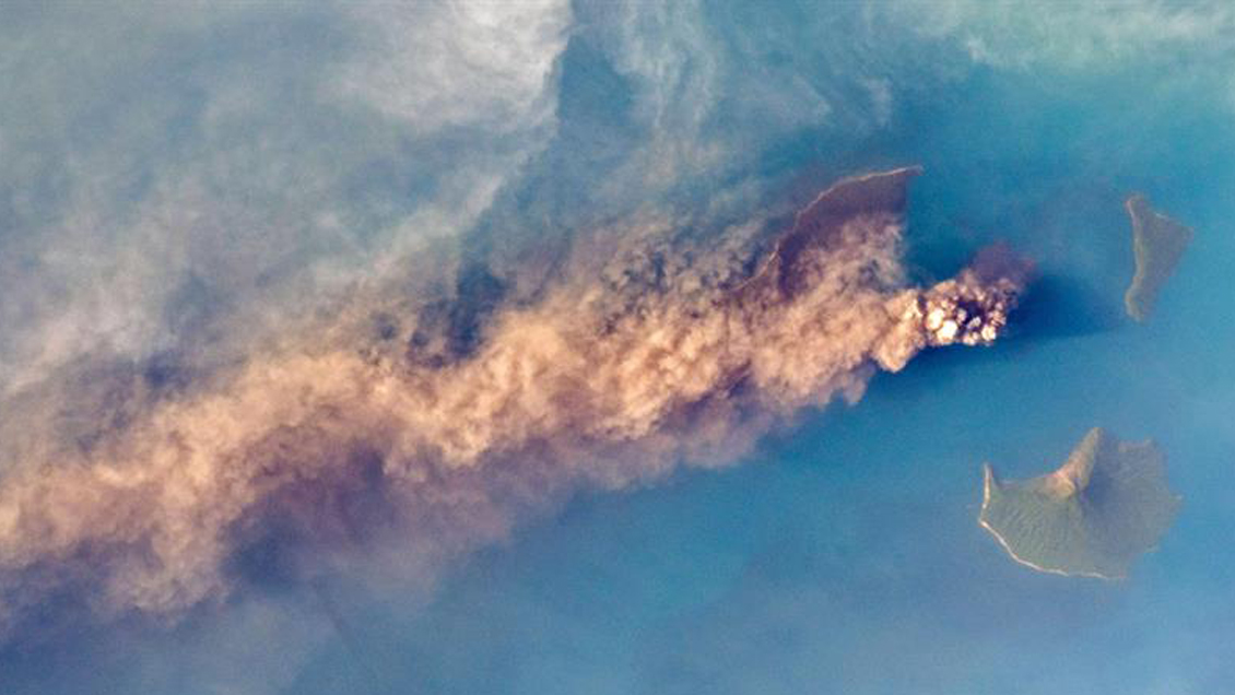 Indonesia elevó alerta por el volcán Anak Krakatoa