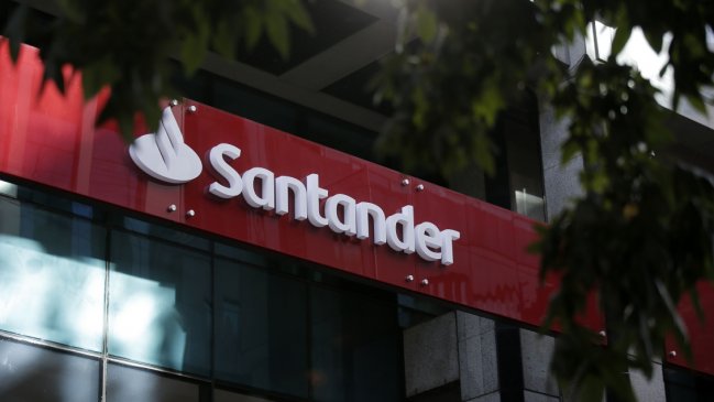 Banco Santander cobró deuda inexistente aparentando escrito judicial