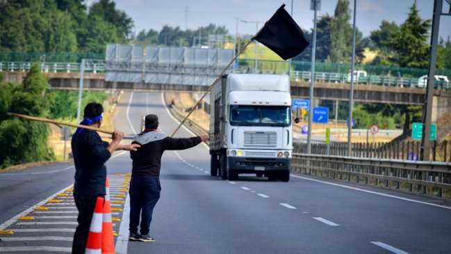 Cuatro carabineros resultaron lesionados durante protestas en La Araucanía