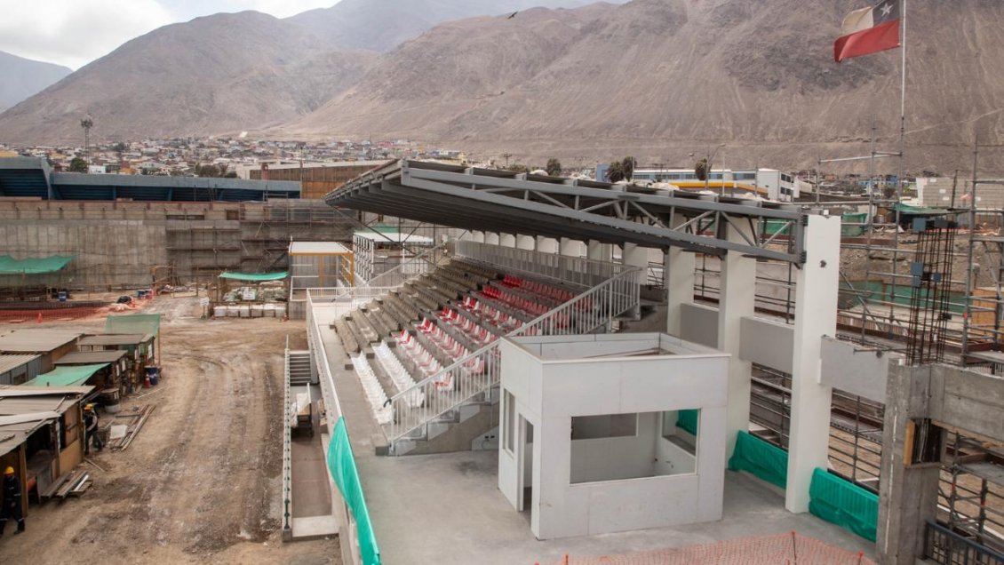 Un 50 por ciento de avance presentan obras del diamante de béisbol en Tocopilla