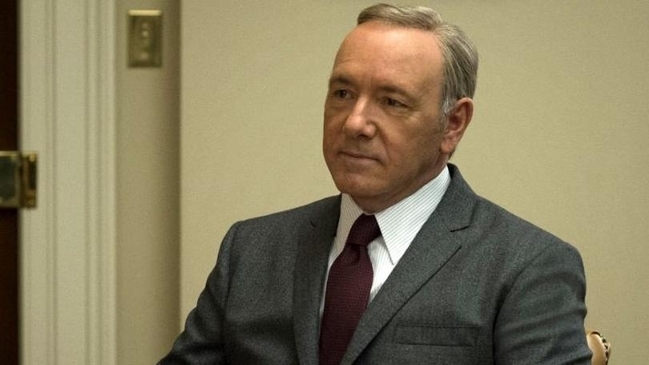 Revelan detalles del supuesto abuso de Kevin Spacey a un joven en un bar