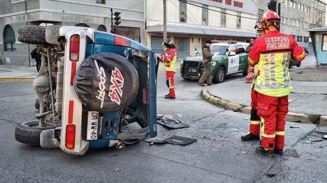 Punta Arenas: Mujer sufrió amputación de uno de sus dedos en volcamiento