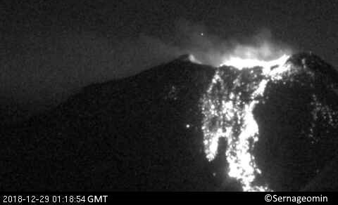 Ñuble: Volcán Chillán registró nuevo evento explosivo con incandescencias en zona del cráter