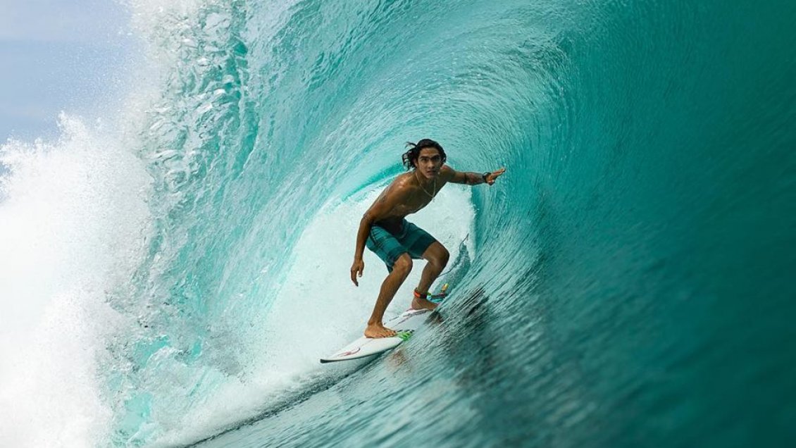 Surfista ariqueño estrenó película sobre sus viajes por el mundo