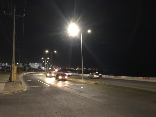 Arica: Habilitaron alumbrado público en avenida que no veía la luz hace más de una década