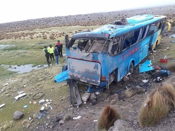 Un chileno fallecido dejó volcamiento de bus cerca del control fronterizo de Tambo Quemado