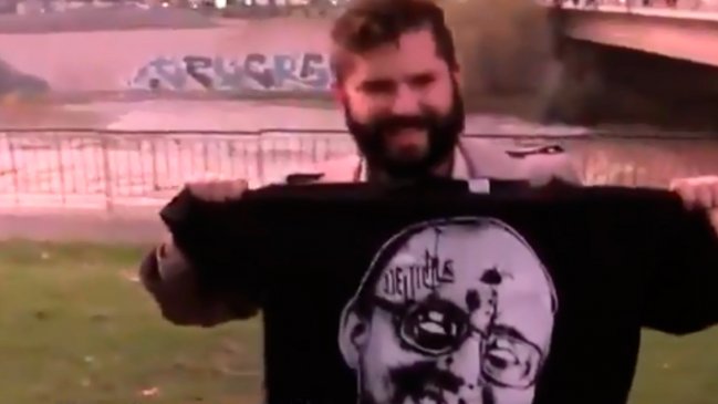 Kast viraliza video de Boric con polémica polera de Jaime Guzmán