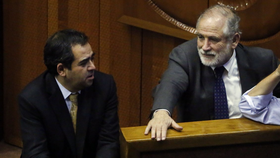 Senadores de oposición llaman a sus partidos a acercar posiciones