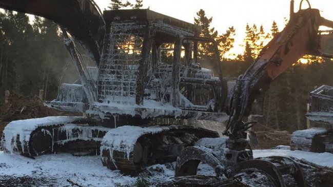 Desconocidos queman maquinaria en fundo de Lanco