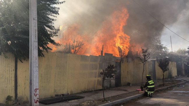 Incendio consumió al menos 11 inmuebles en Renca