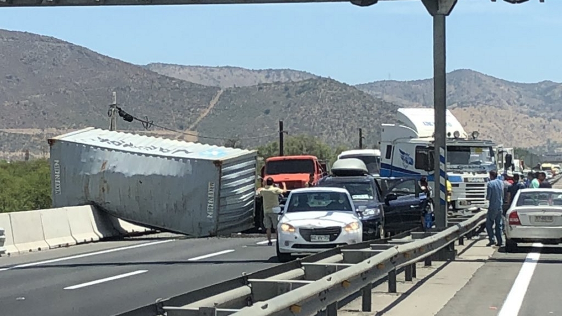 Accidente mantiene cortado el tránsito de la Ruta 68