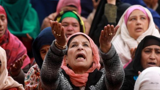 Las mujeres logran entrar por primera vez a destacado templo hindú tras orden del Supremo indio