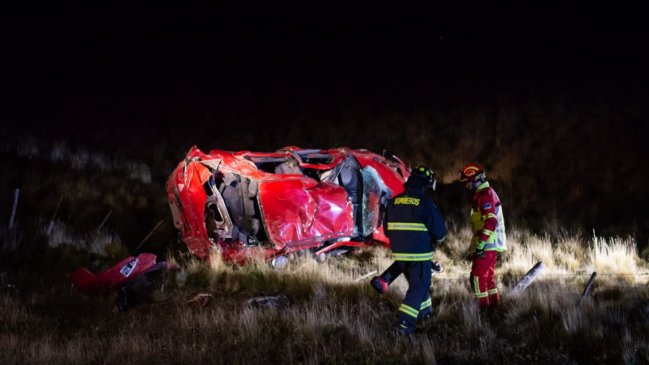 Punta Arenas: Volcamiento de vehículo en ruta internacional dejó tres fallecidos