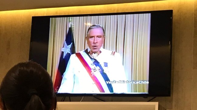 Denuncian que aeropuerto de Punta Arenas transmitió discurso de Pinochet en salón VIP