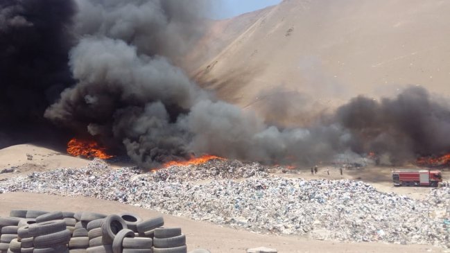 Incendio consumió dos casas en una toma de Alto Hospicio