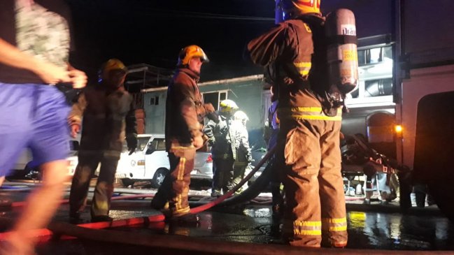 Incendio deja al menos 17 damnificados y 14 afectados en Iquique