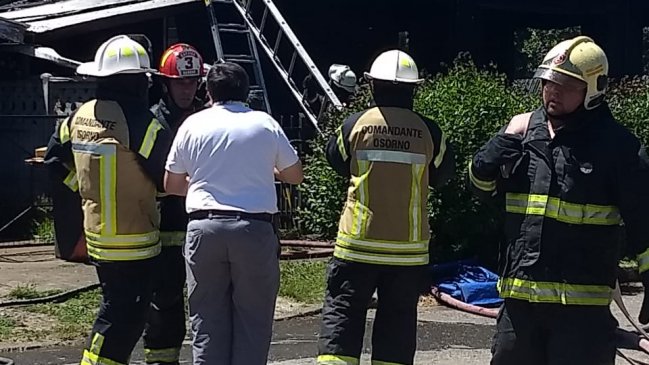Osorno: Incendio destruyó dos inmuebles y dos automóviles