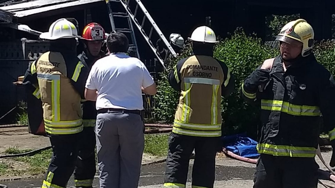 Osorno: Incendio destruyó dos inmuebles y dos automóviles