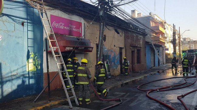 Incendio afectó a cinco inmuebles en Rancagua