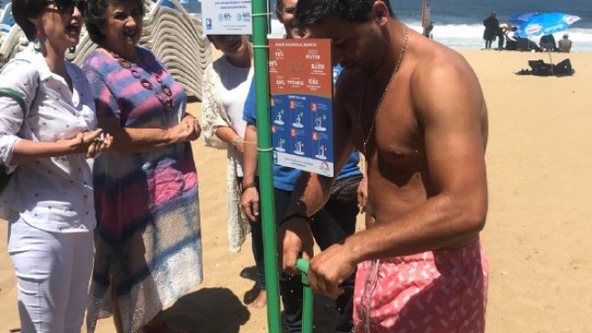 Implementan la primera ducha ecológica con agua de mar en Reñaca