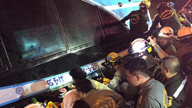 Tailandia: Accidente de autobús dejó seis muertos y 50 heridos