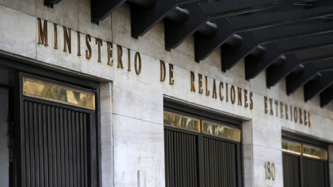 Funcionarios de Cancillería: No hubo concurso para elegir a Fernanda Bachelet