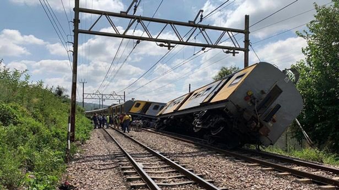 Sudáfrica: Accidente de trenes dejó tres muertos y 200 heridos