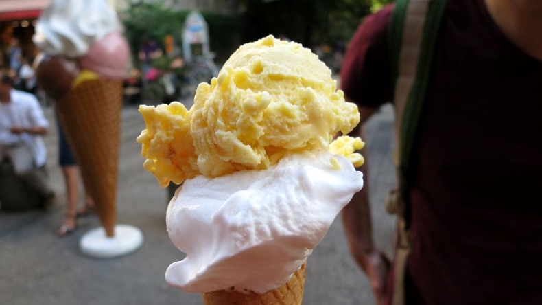 Hombre encaró a heladero que acosó a su hija por WhatsApp en Argentina