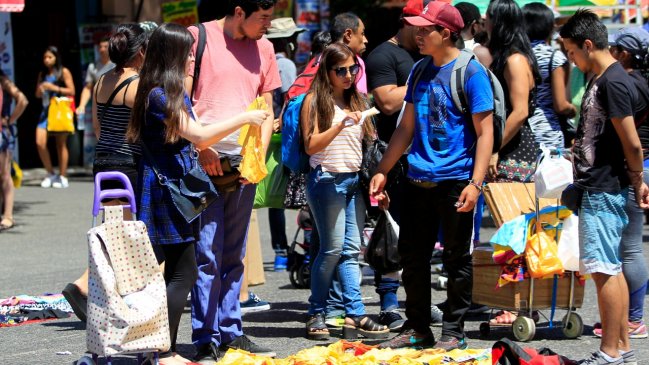 Comerciantes de Valparaíso acusan fuerte caída en ventas y culpan a ambulantes