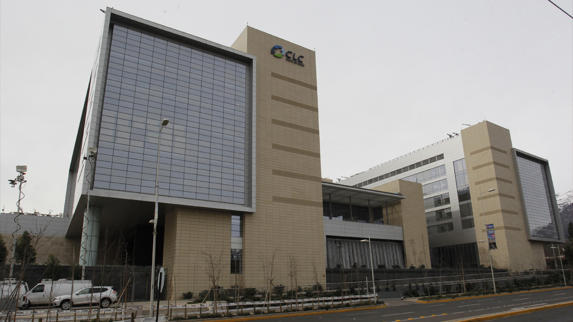 Formalizan a ex jefe de Oncología de la Clínica Las Condes por presunto abuso sexual