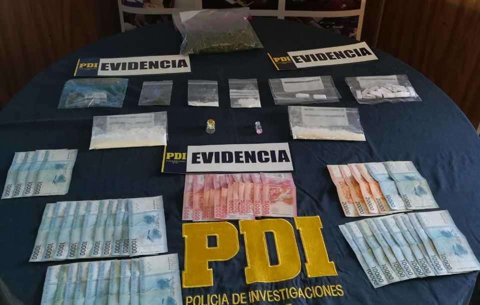 Detienen a madre e hijo acusados por microtráfico de éxtasis, cocaína y marihuana
