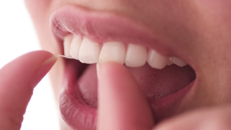 El hilo dental puede ser cancerígeno, según estudio