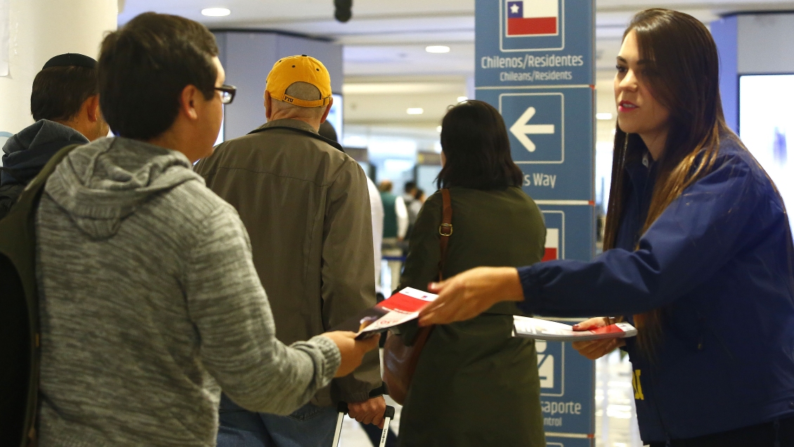 La mitad de los chilenos piensa que la migración es positiva para el país