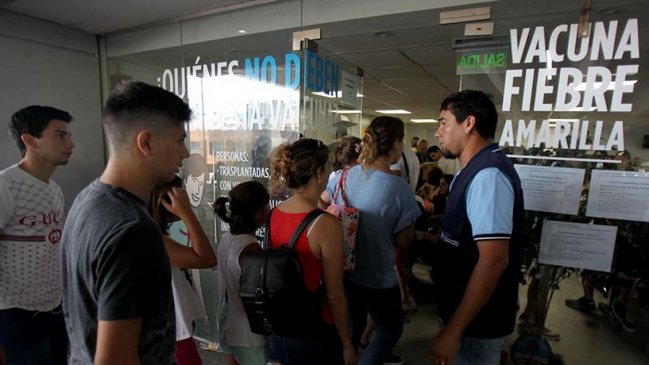 Cientos de argentinos esperan por vacuna contra la fiebre amarilla