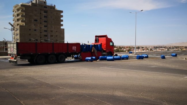 Derrame de barriles con ácido nítrico provocó emergencia química en Arica