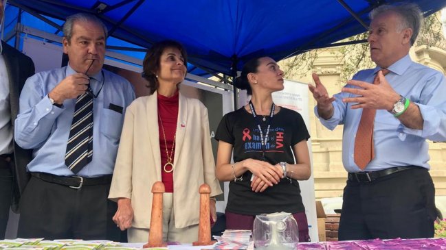 Minsal lanzó, en medio de funa, campaña de prevención y detección del VIH