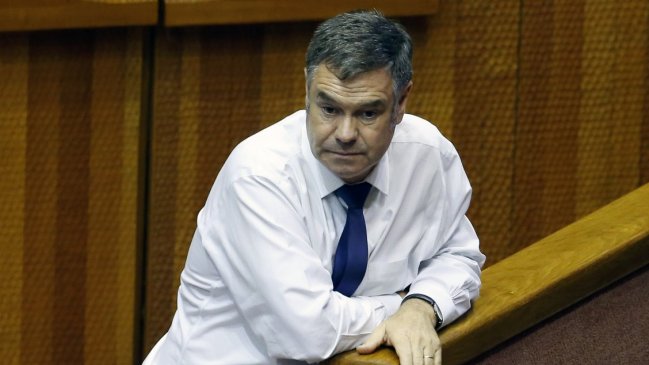 Senador Ossandón por cuestionamientos a Chadwick: Esto es un aprovechamiento político barato