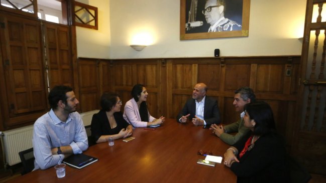 Frente Amplio y PS estrechan lazos ante eventual acusación contra Chadwick