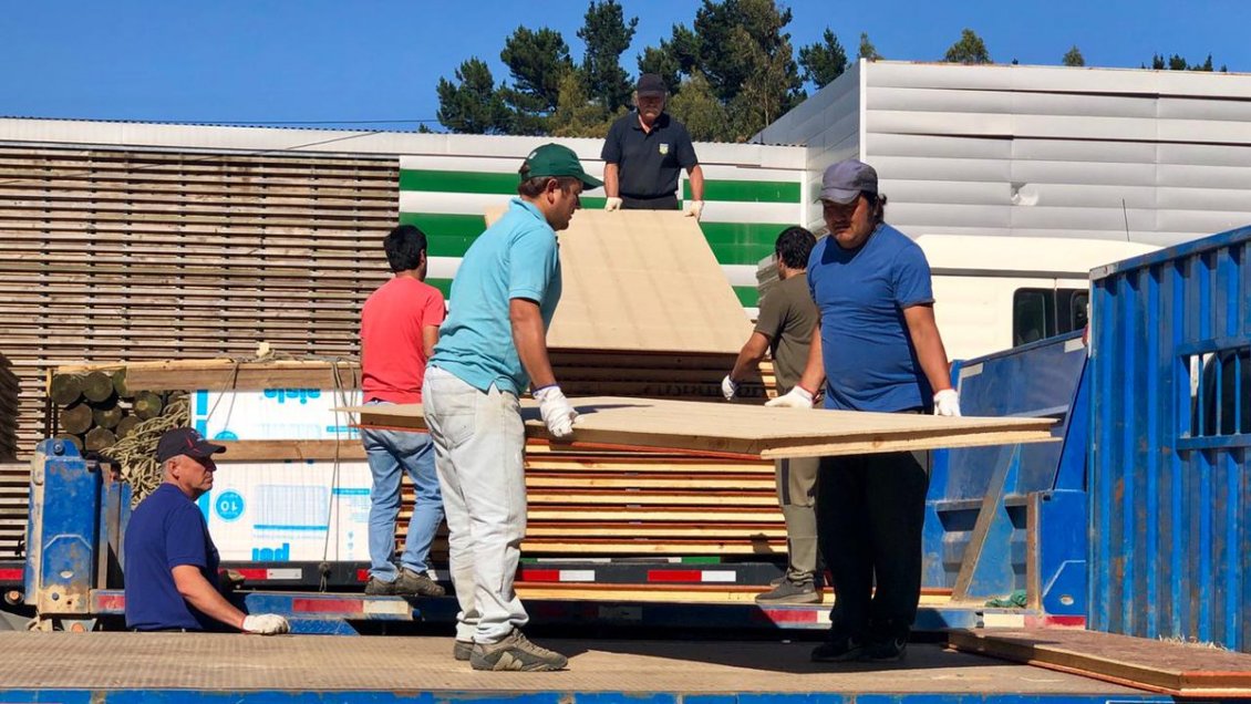 Comenzó entrega de viviendas de emergencia a afectados por incendio en La Polcura
