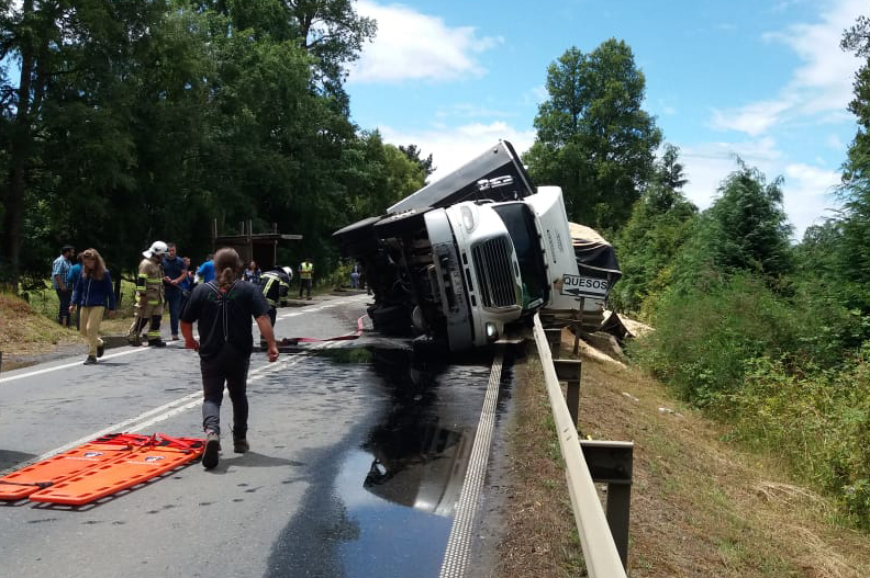 Uno de los heridos tras accidente en la Región de Los Ríos continúa en riesgo vital
