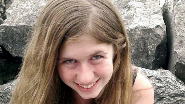 Encuentran viva a niña que estaba desaparecida desde el asesinato de sus padres