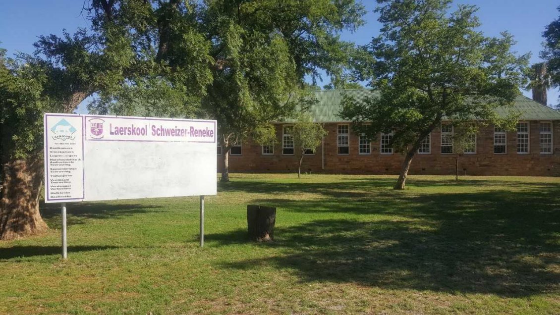 Suspenden las clases en escuela sudafricana por separar a los niños por razas