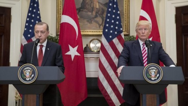 Trump amenazó a Turquía con arrasarla económicamente si ataca a los kurdos