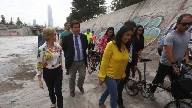 Autoridades anunciaron paseo fluvial en ribera del Río Mapocho