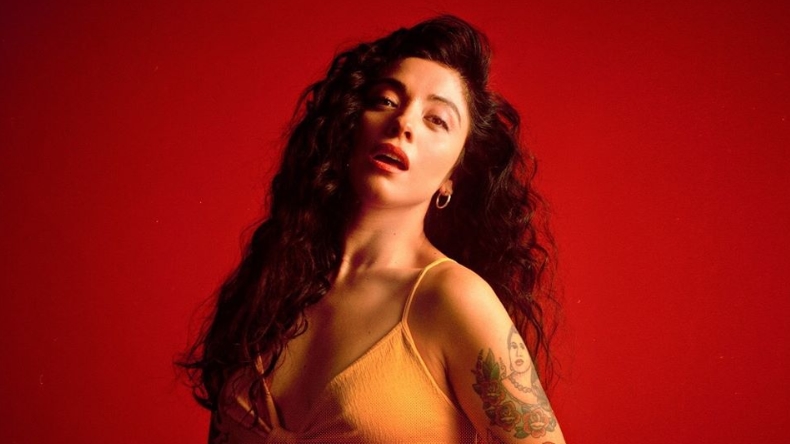 Mon Laferte preguntó 
