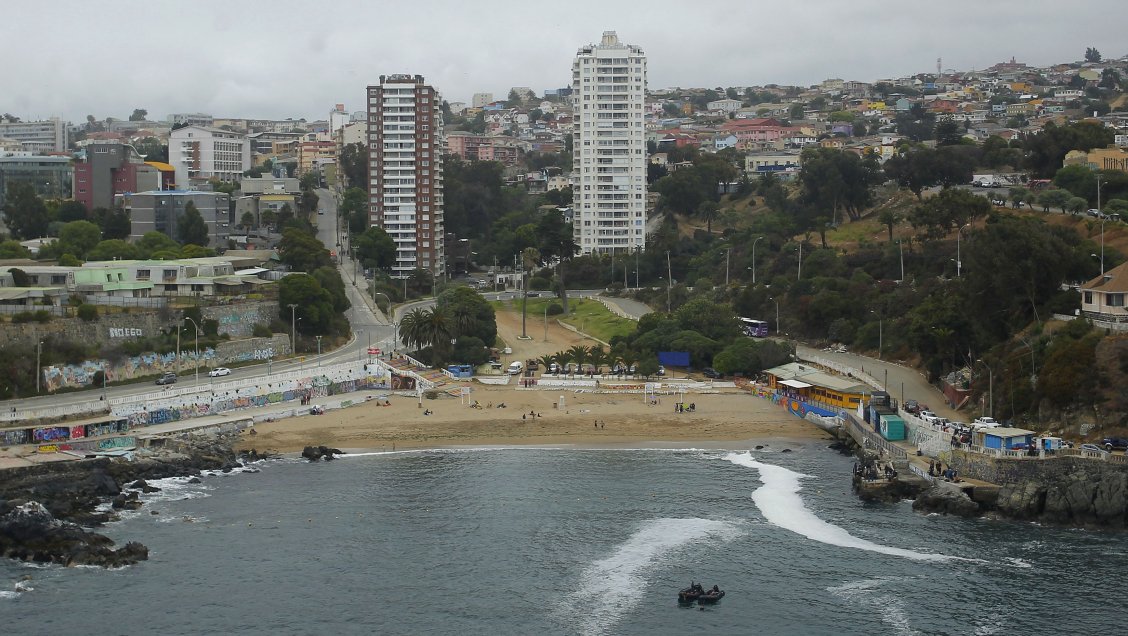 Aprueban proyecto que sanciona con multas a quienes impidan el acceso a playas