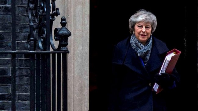 Parlamento británico decidió mantener a Theresa May como primera ministra