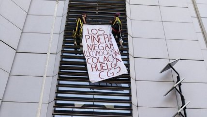   Huelguistas de call center escalaron Torre Telefónica 