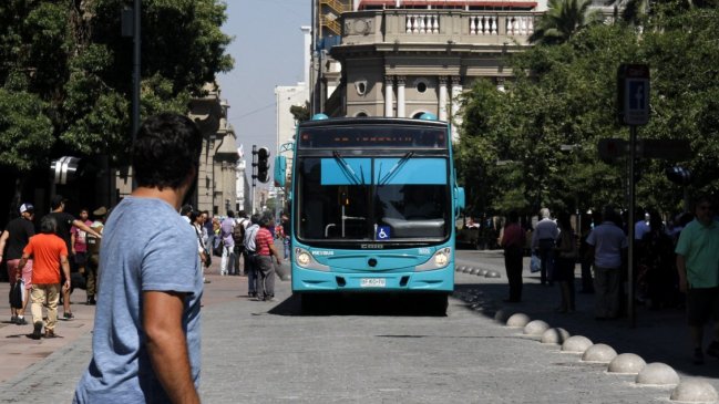 Bus del Transantiago arrastró a taxi por dos cuadras tras discusión